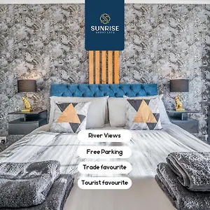  Apartment Presidential Riverside Apartment: Luxury Family